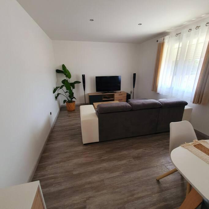 Joli Haut De Villa 3 Chambres Climatise Avec Jacuzzi Μαρινιάν Εξωτερικό φωτογραφία