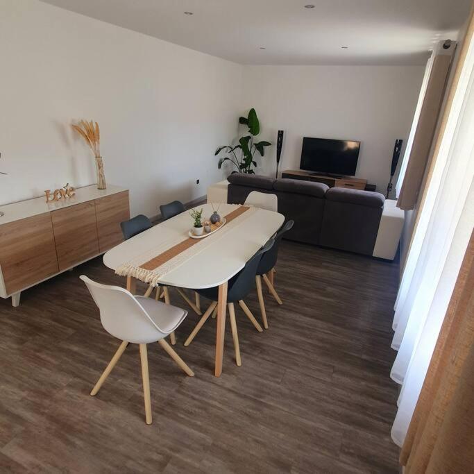 Joli Haut De Villa 3 Chambres Climatise Avec Jacuzzi Μαρινιάν Εξωτερικό φωτογραφία