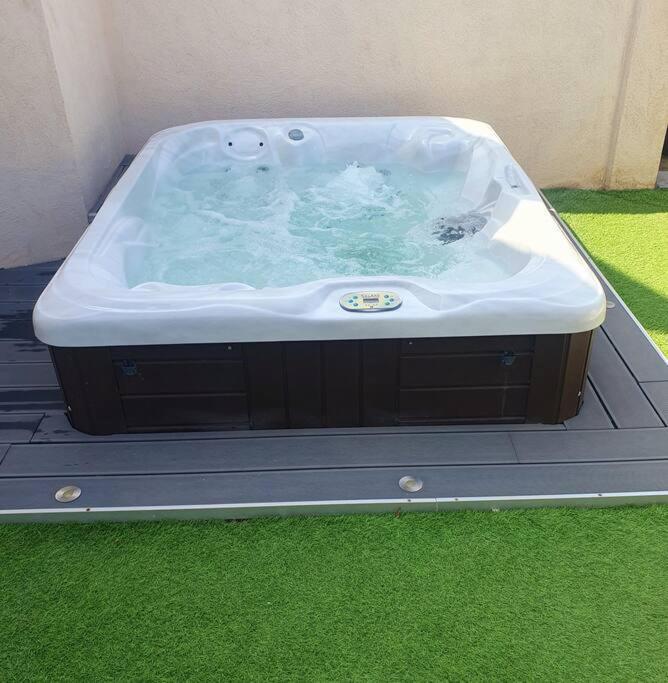 Joli Haut De Villa 3 Chambres Climatise Avec Jacuzzi Μαρινιάν Εξωτερικό φωτογραφία